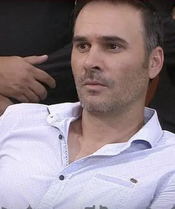 Escena de Alain Chaviano como Darío en Calle Amores