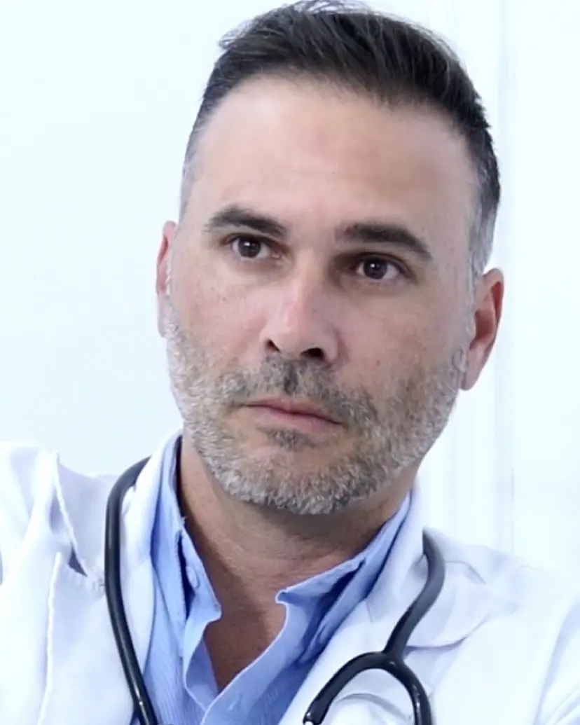 Alain Chaviano en la serie ecuatoriana Cuerpo de guardia