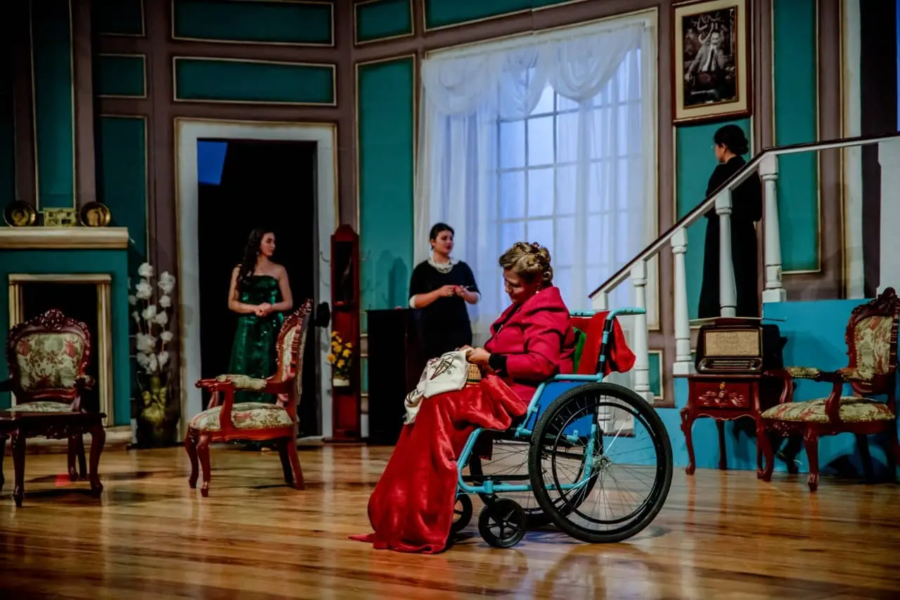 Ocho mujeres asesinas · Dirección teatral — Alain Chaviano