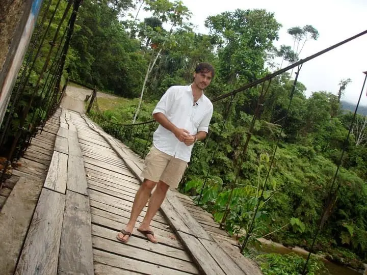 Miradas · Presentador y productor — Alain Chaviano